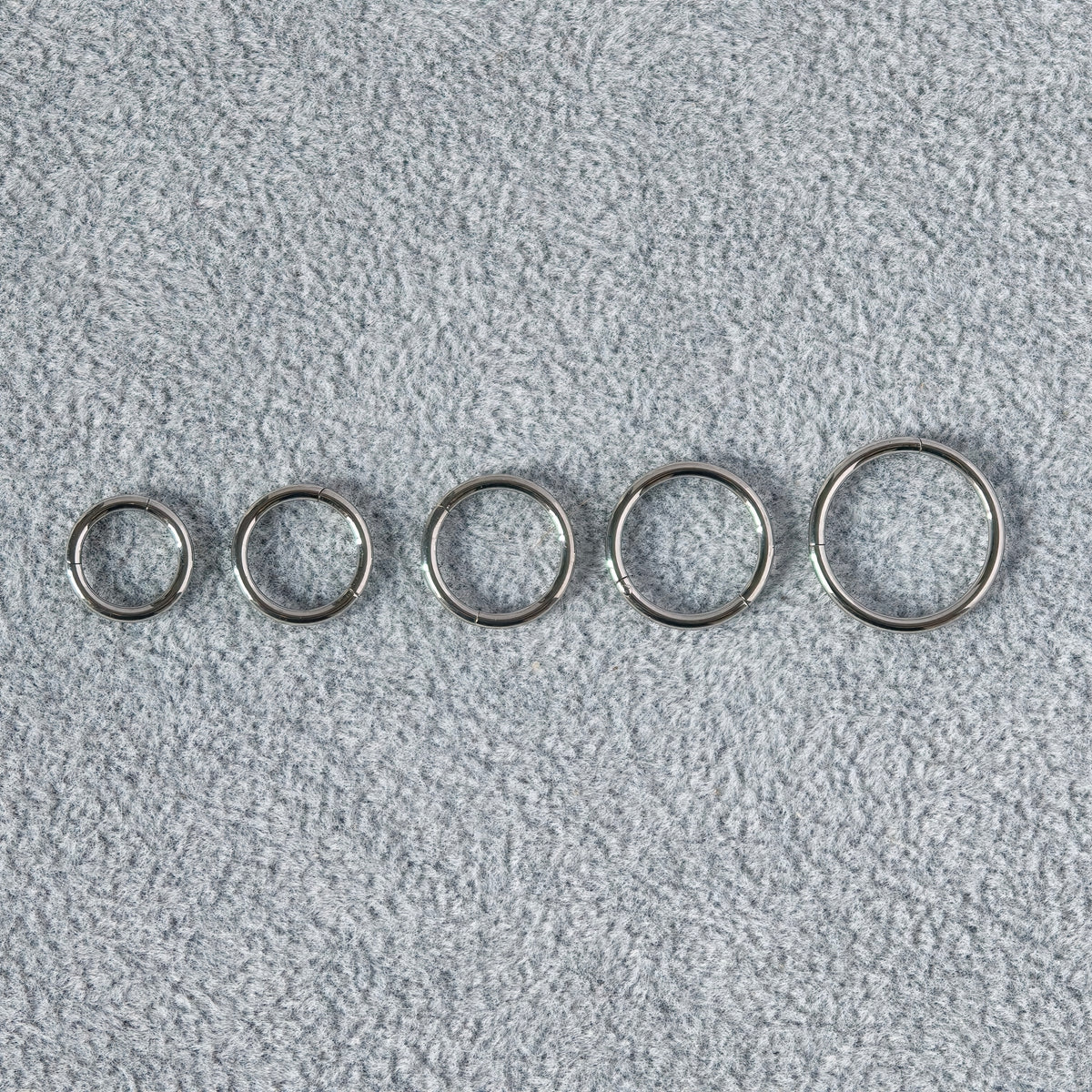 Seamless Hoop Titanium G23