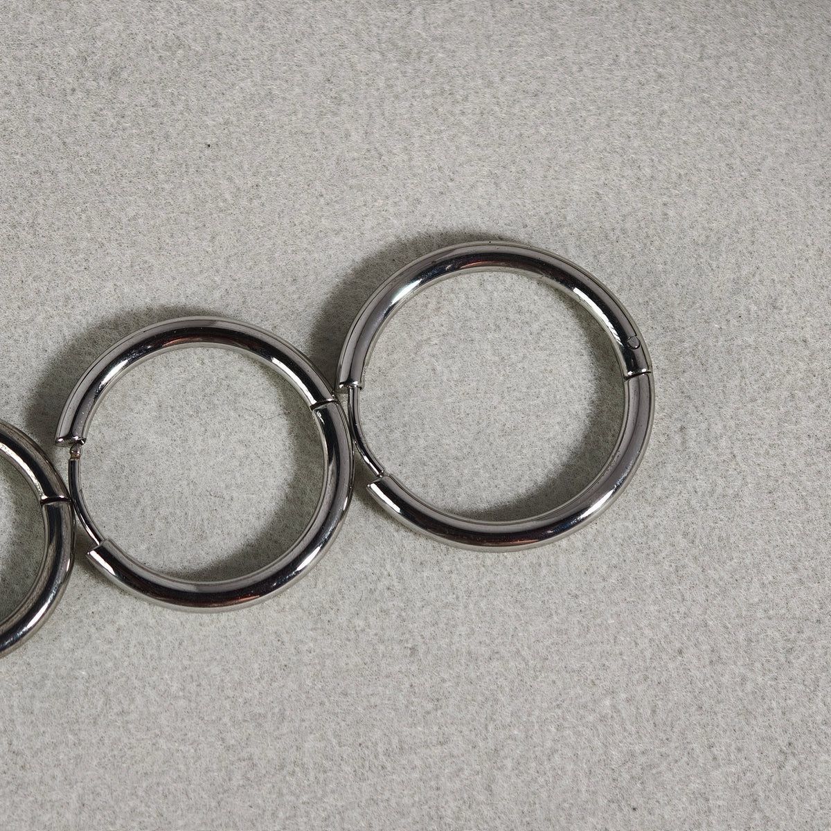Hoop Clicker - Surgical Stainless Steel 316L