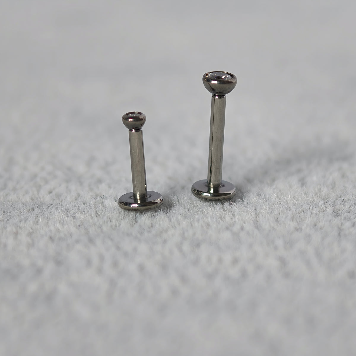 Bezel CZ Flat Back Labret  Implant-Grade Titanium G23