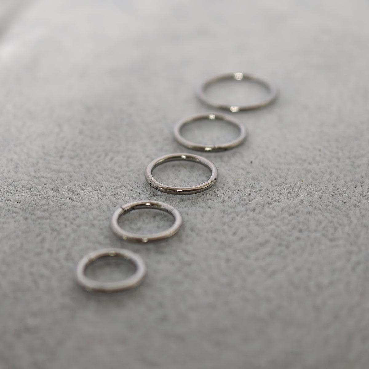 Seamless Hoop Titanium G23