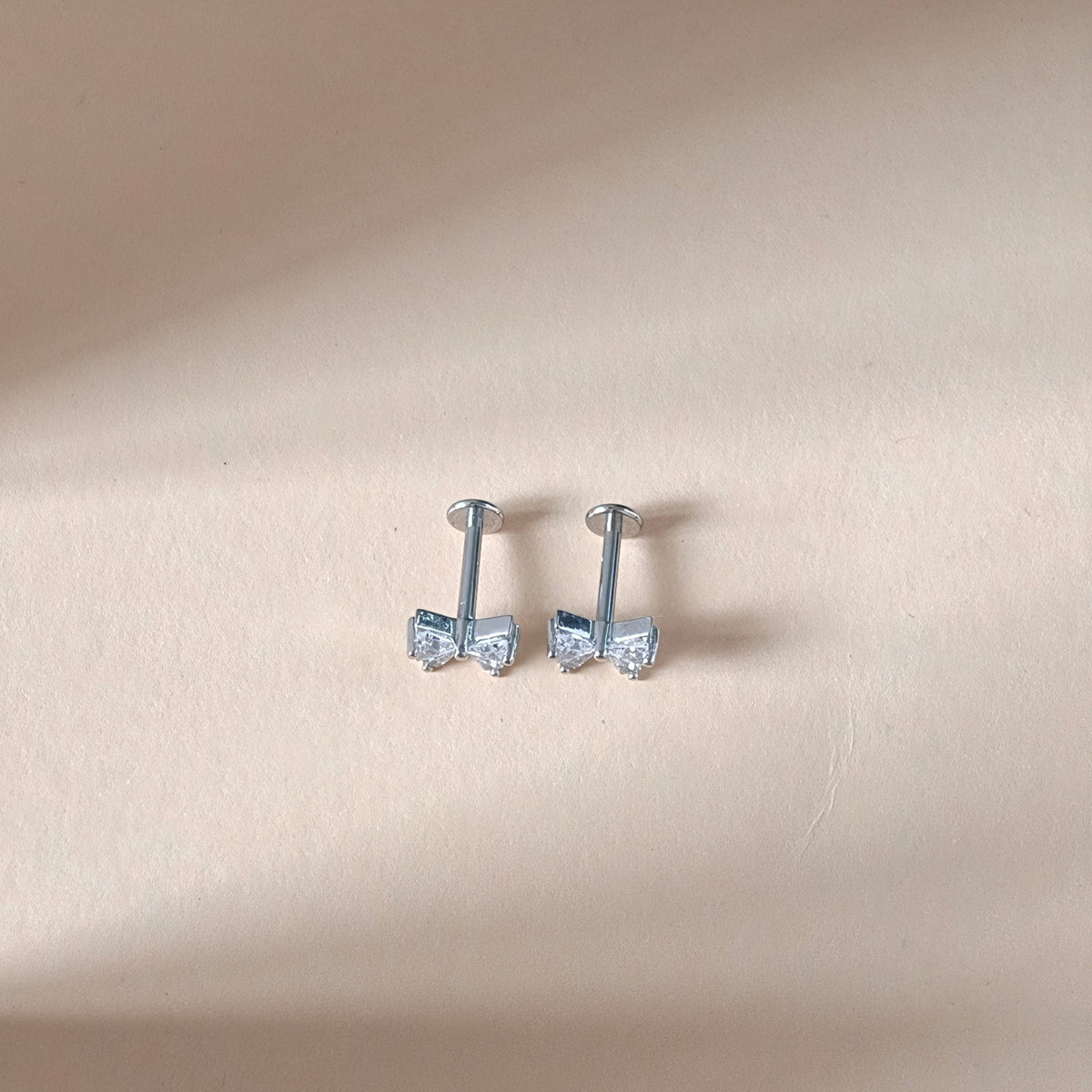 Crystal Ribbon Flat Back Labret - Surgical Stainless Steel 316L