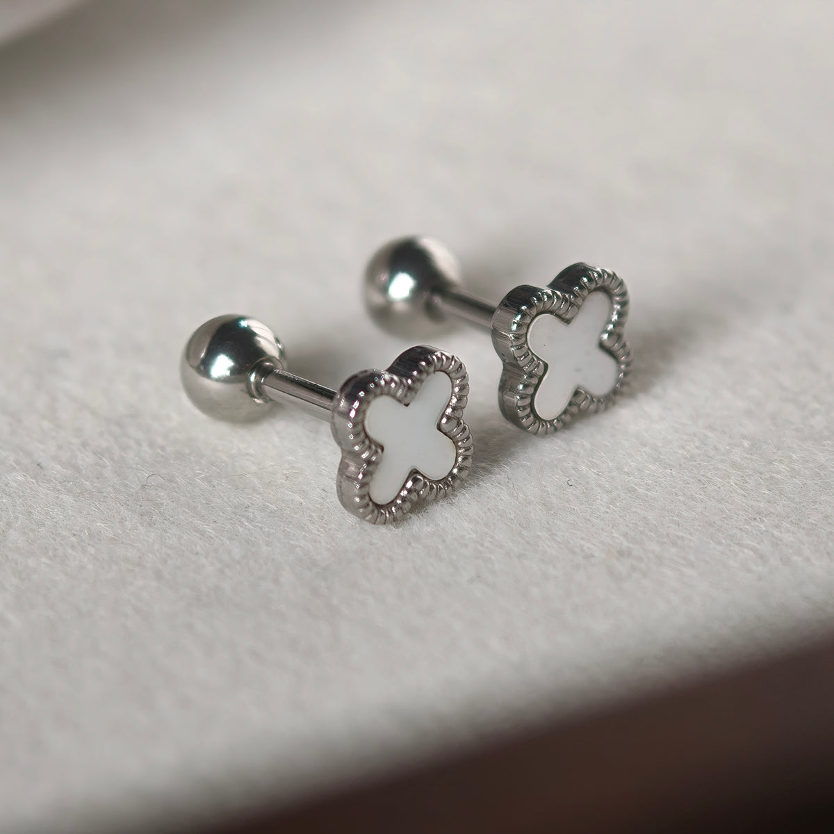 Pearl Clover Ball End - Surgical Stainless Steel 316L