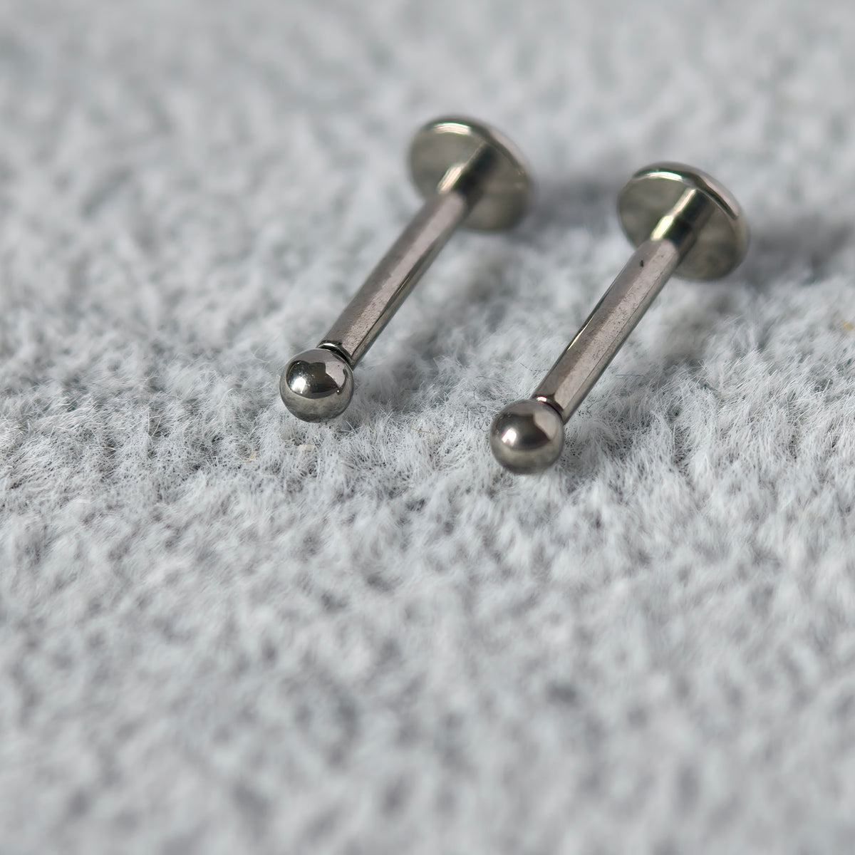 Flat-End Plug in Basic Titanium G23