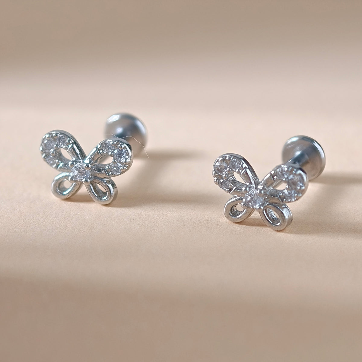 Mariposa Calada Flat Back Labret - Surgical Stainless Steel 316L