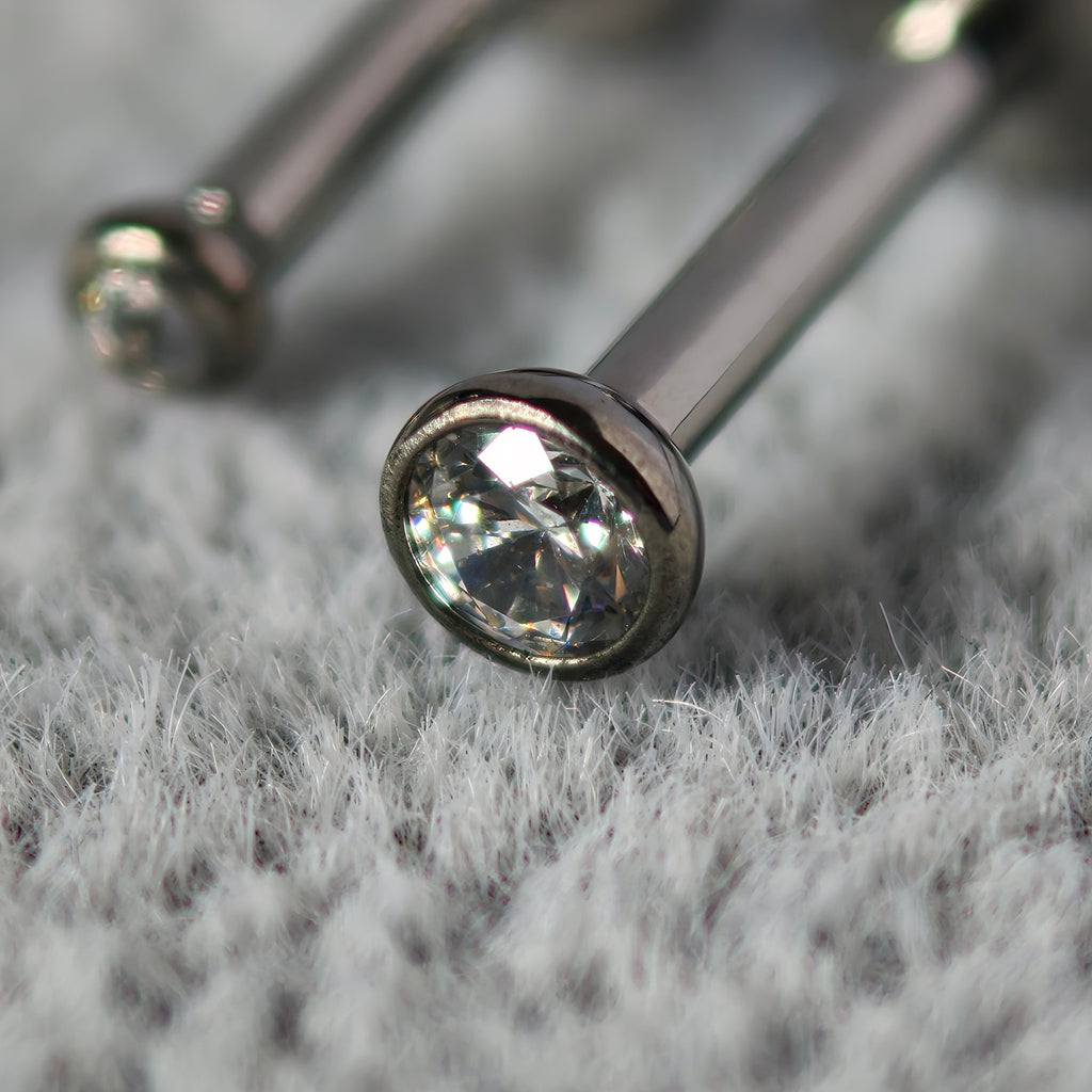 Bezel CZ Flat Back Labret  Implant-Grade Titanium G23