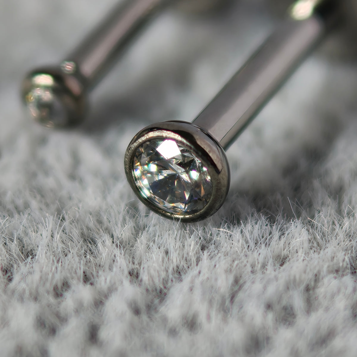 Bezel CZ Flat Back Labret  Implant-Grade Titanium G23