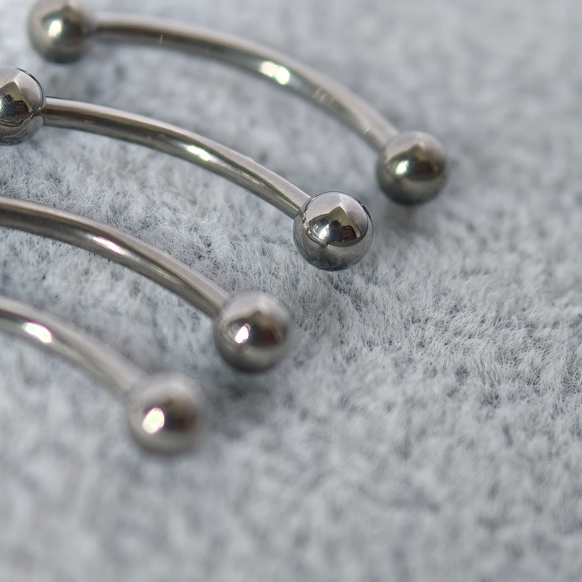Curved Barbell Titanium G23